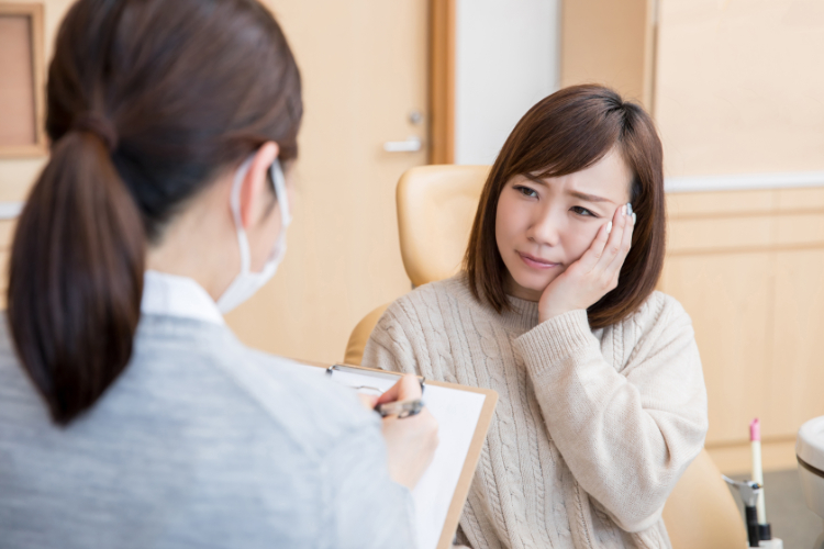 セラミック治療後のメンテナンスを怠り虫歯になった人